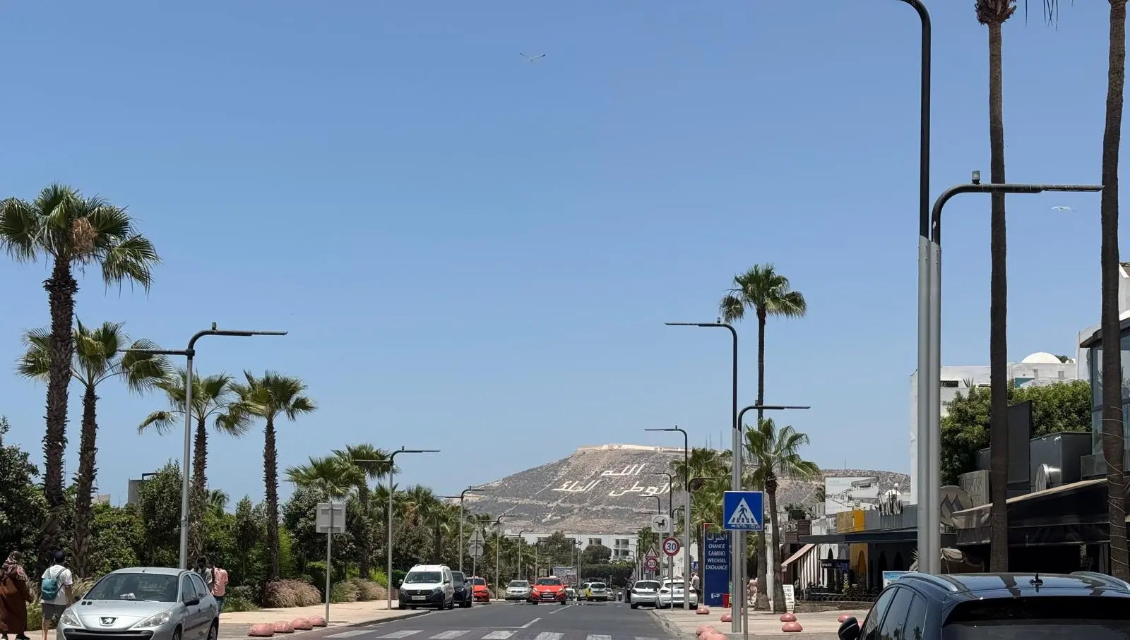 Vue panoramique de la baie d'Agadir et de la plage de sable fin depuis la Kasbah