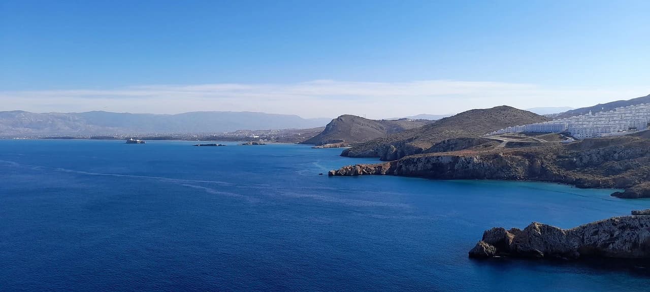 Vue panoramique d'Al Hoceïma, la Méditerranée et les montagnes du Rif